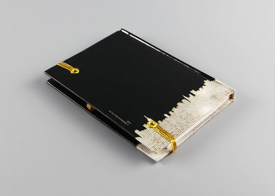 Ελαστικό μαύρου και χρυσού βιβλίων με σκληρό εξώφυλλο σημειωματάριων περιοδικό σημειωματάριων λουριών A4 Hardcover,