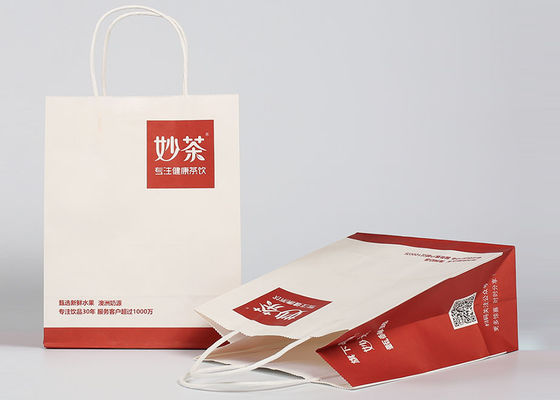 Οι κόκκινες τυπωμένες διακοσμητικές τσάντες, συνήθεια που ανακυκλώνεται παίρνουν μαζί τις τσάντες αγορών εγγράφου