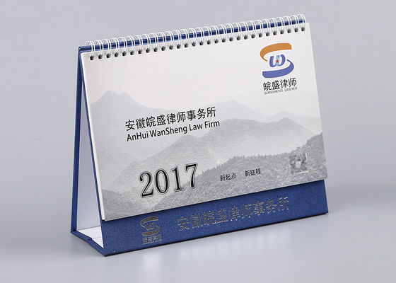 Επιχειρησιακός συμπαγής μήνας στο υλικό πινάκων ημερολογιακού ελεφαντόδοντου γραφείων άποψης για το νέο δώρο έτους